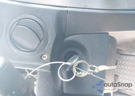 2010 Jeep Commander Sport z USA, uszkodzony, nr VIN 1J4RG4GK6AC112734